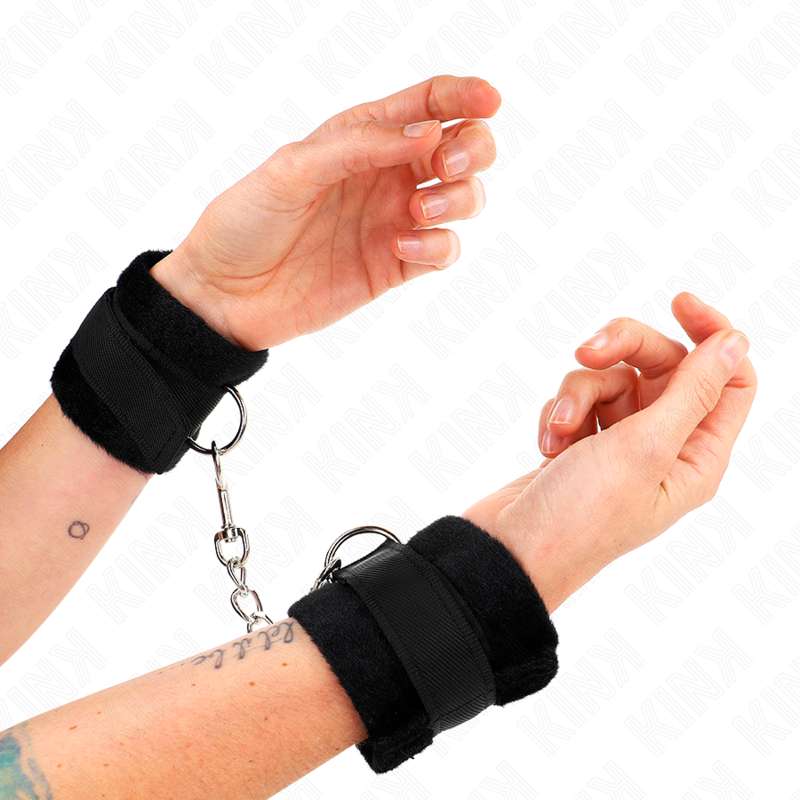 KINK - BEGINNER FUR HAND CUFFS BLACK 30 X 7 CM KINK - BEGINNER FUR HAND CUFFS BLACK 30 X 7 CM
