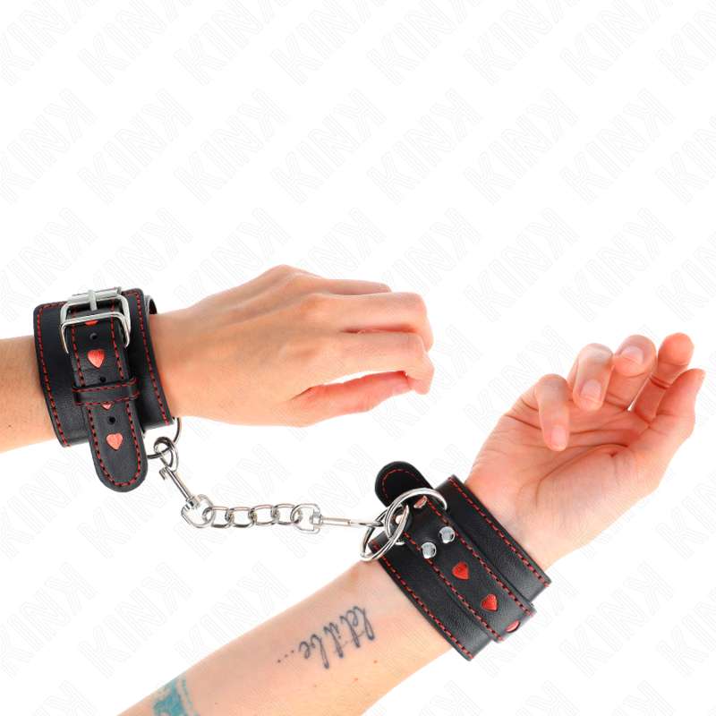 KINK - BLACK WRIST RESTRAINTS WITH RED HEART INLAY ADJUSTABLE 21-28 CM X 5.5 CM KINK - BLACK WRIST RESTRAINTS WITH RED HEART INLAY ADJUSTABLE 21-28 CM X 5.5 CM