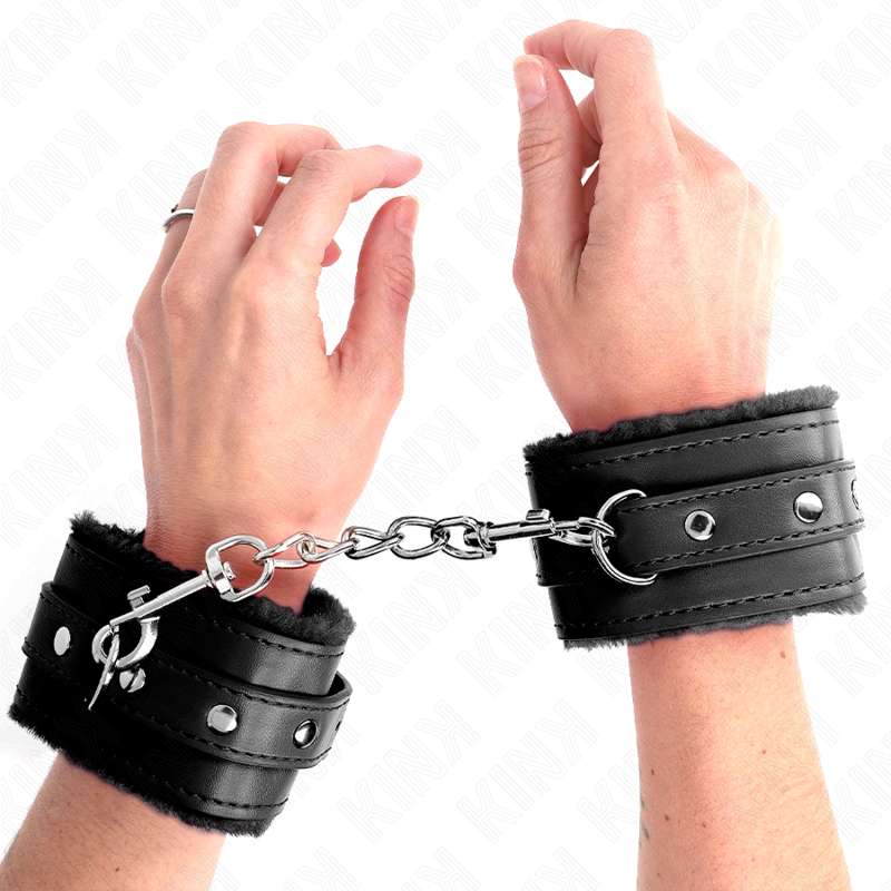 KINK - PREMIUM FUR LINED WRIST RESTRAINTS BLACK WITH BLACK BELT ADJUSTABLE 17-29 CM X 6 CM KINK - PREMIUM FUR LINED WRIST RESTRAINTS BLACK WITH BLACK BELT ADJUSTABLE 17-29 CM X 6 CM