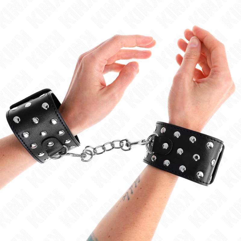 KINK - PUNK WRIST RESTRAINTS ADJUSTABLE 19-24 CM X 5.5 CM KINK - PUNK WRIST RESTRAINTS ADJUSTABLE 19-24 CM X 5.5 CM