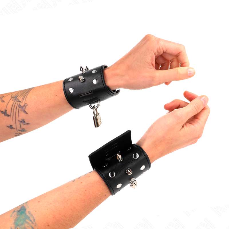 KINK - PUNK WRIST RESTRAINTS WITH SPIKES 25 X 6 CM KINK - PUNK WRIST RESTRAINTS WITH SPIKES 25 X 6 CM