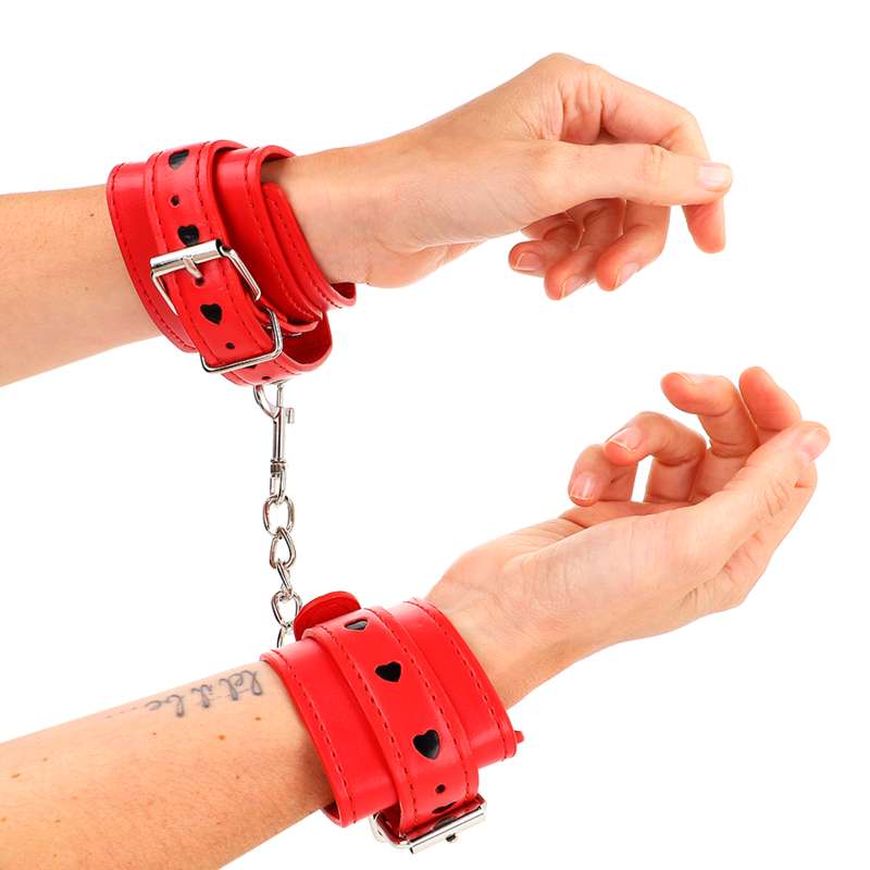 KINK - RED WRIST RESTRAINTS WITH BLACK HEART INLAY ADJUSTABLE 21-28 CM X 5.5 CM KINK - RED WRIST RESTRAINTS WITH BLACK HEART INLAY ADJUSTABLE 21-28 CM X 5.5 CM