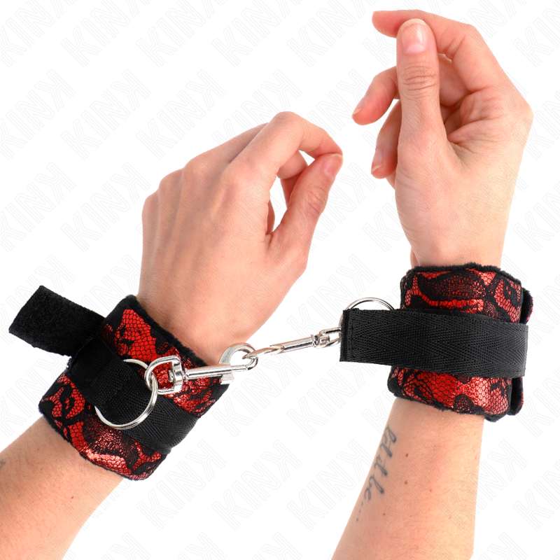 KINK - SCANDAL WRIST RESTRAINTS RED-BLACK KINK - SCANDAL WRIST RESTRAINTS RED-BLACK