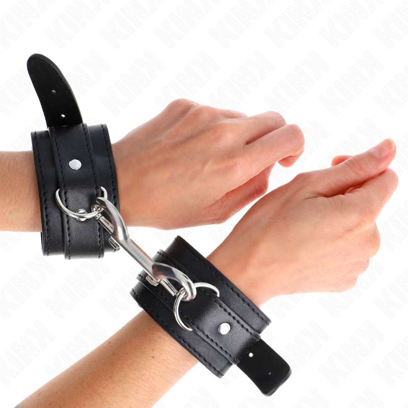 KINK - WRIST RESTRAINTS-SINGLE RIVET ROW BLACK ADJUSTABLE 17-28 CM X 5 CM KINK - WRIST RESTRAINTS-SINGLE RIVET ROW BLACK ADJUSTABLE 17-28 CM X 5 CM